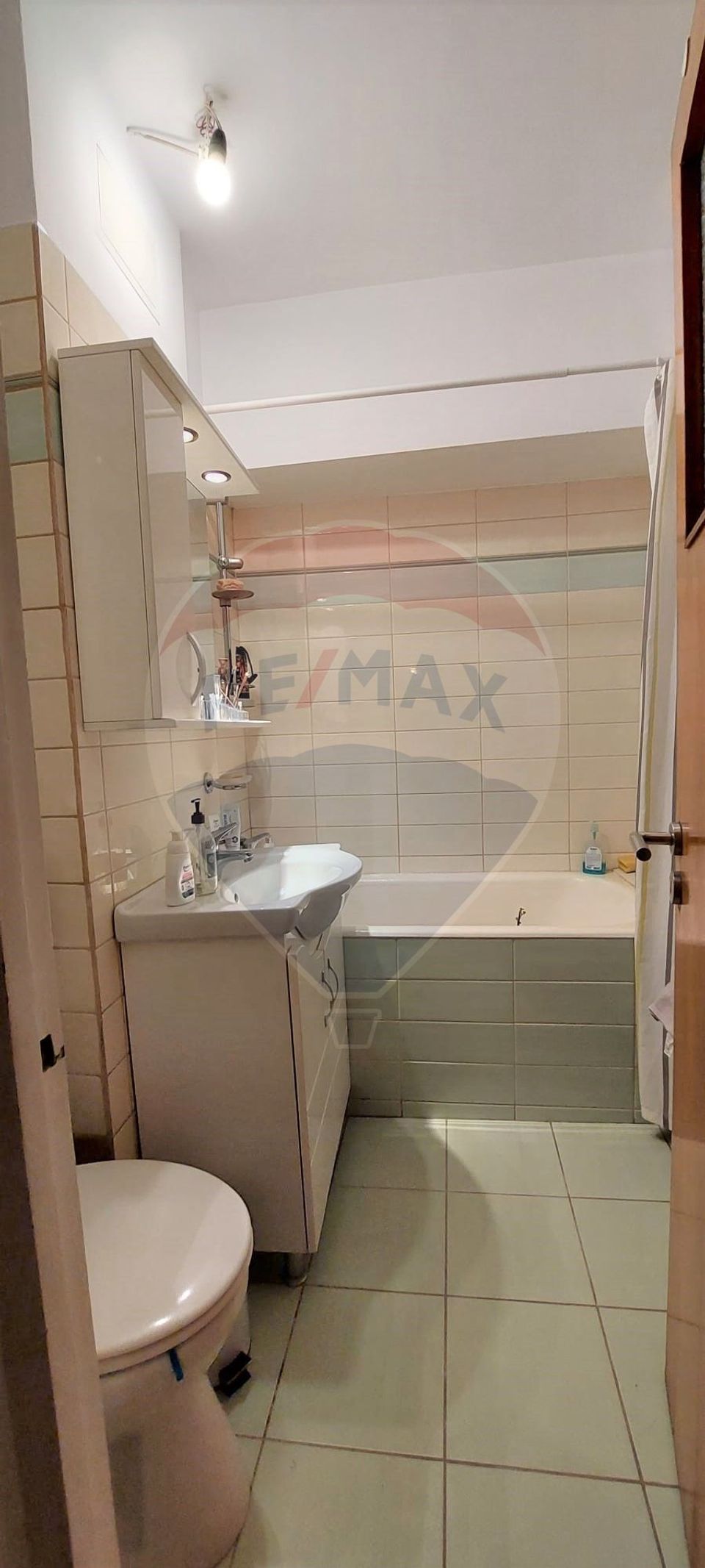 Apartament cu 3 camere de închiriat în zona Colentina