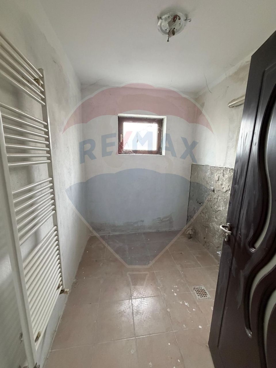 Apartament cu 3 camere de vânzare în zona Central