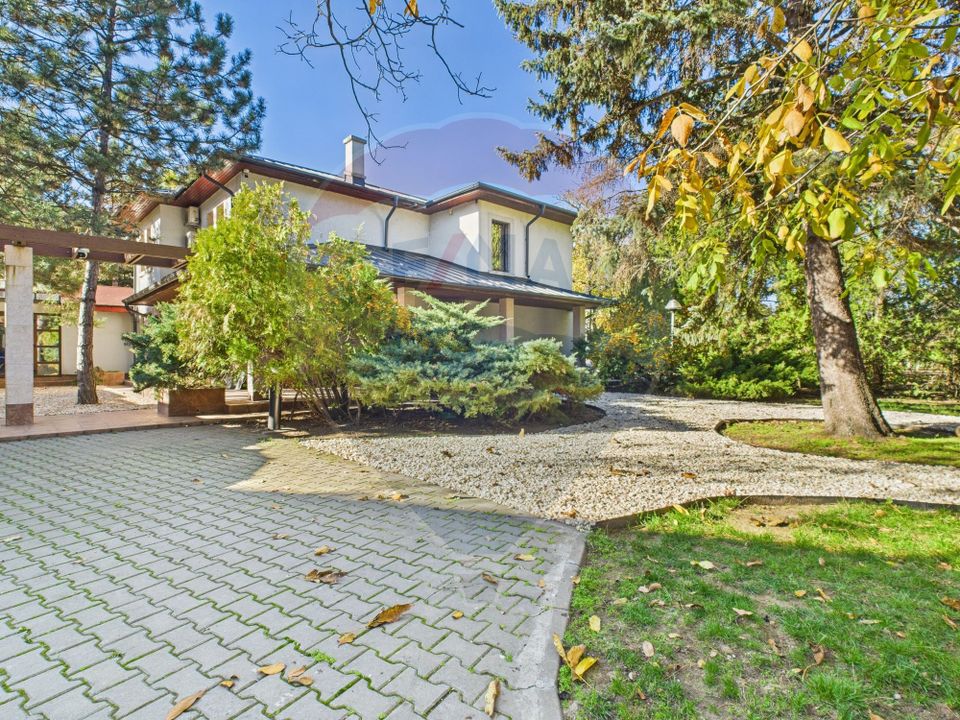 Spectacular villa in Balotesti, 5000 sqm courtyard and indoor pool