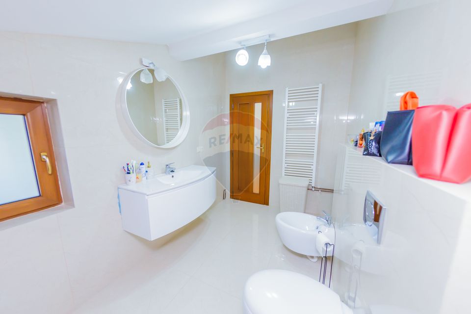 VILA CU TEREN GENEROS DE VANZARE/SCHIMB CU CASA