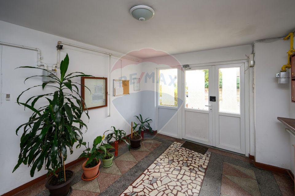 Apartament renovat, modern, cu 3 camere, de vânzare în Grigorescu