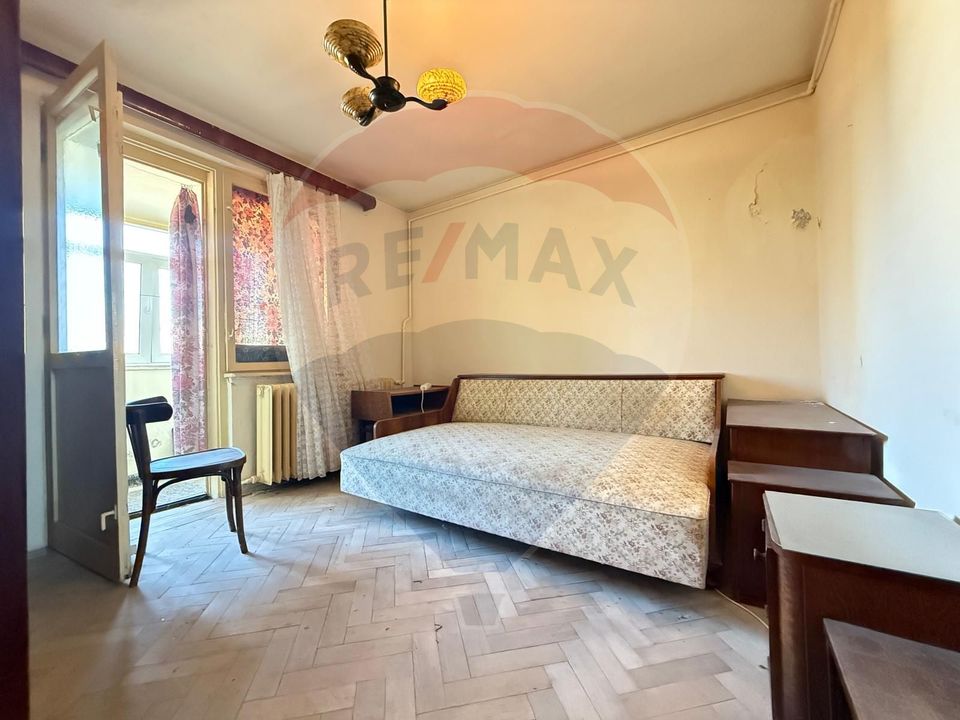 Apartament de vanzare 3 CAMERE în zona Spital Constanta