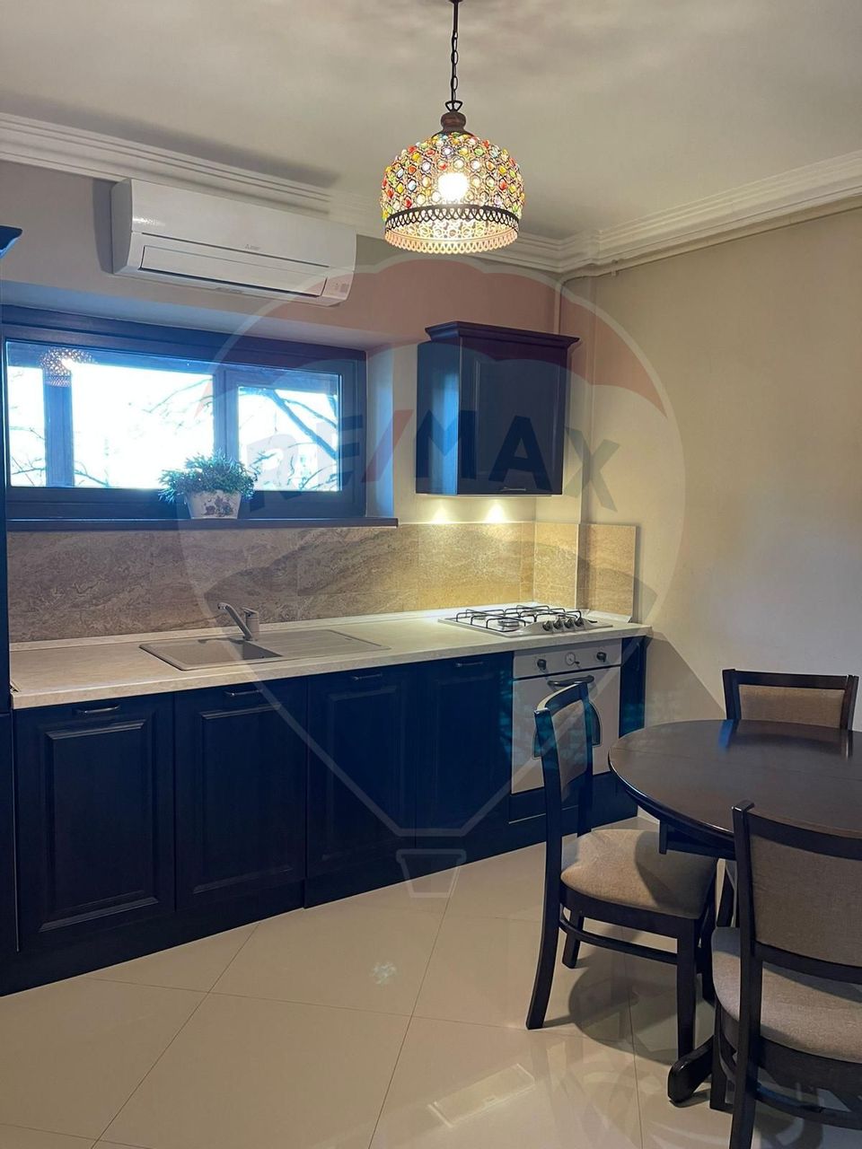 Apartament cu 2 camere de închiriat în zona Central