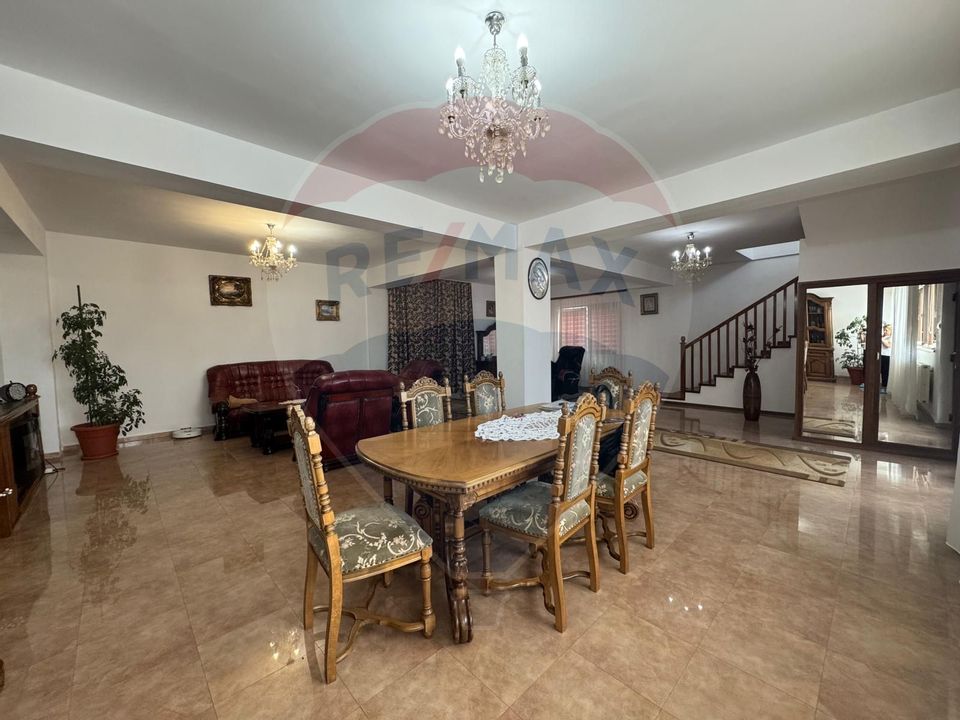 6 room House / Villa for sale