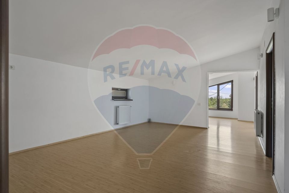 Casă individuală spațioasă 7 camere, cu grădină proprie in Gulia