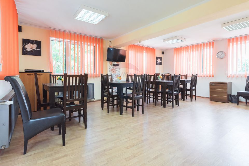 Hotel cu 23 unități de cazare, 2 săli de ședință, locație excelentă