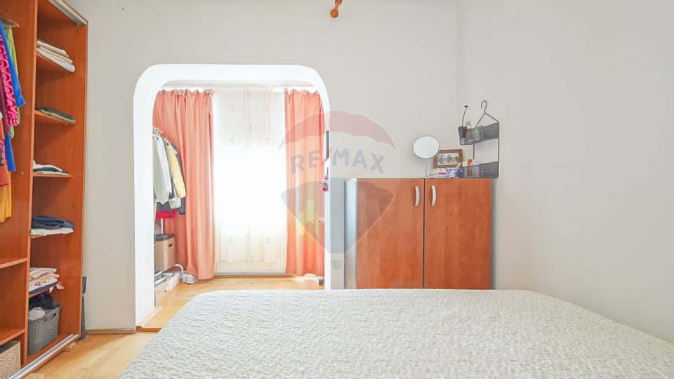 De vanzare 4 camere Racadau-zona Parcul Trandafirilor