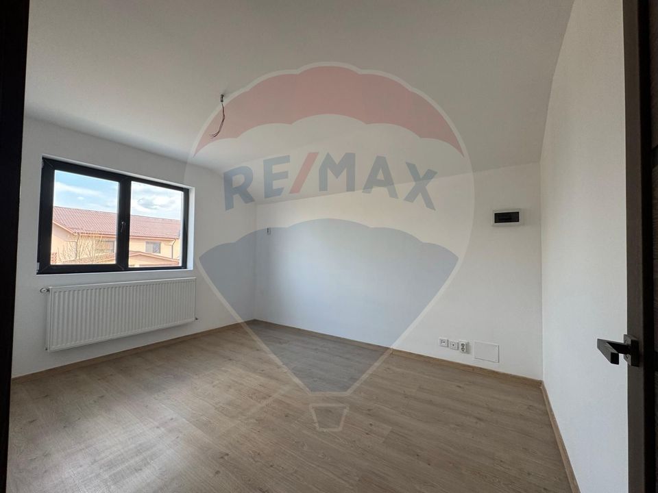 House / Villa with 4 rooms Domnesti