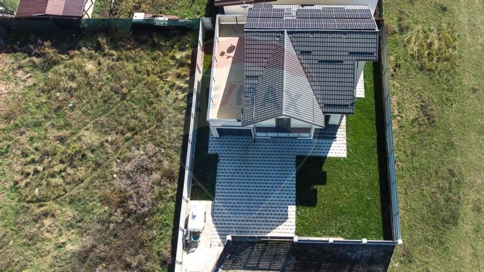 Casă / Vilă de vânzare Sânpetru, județul Brașov