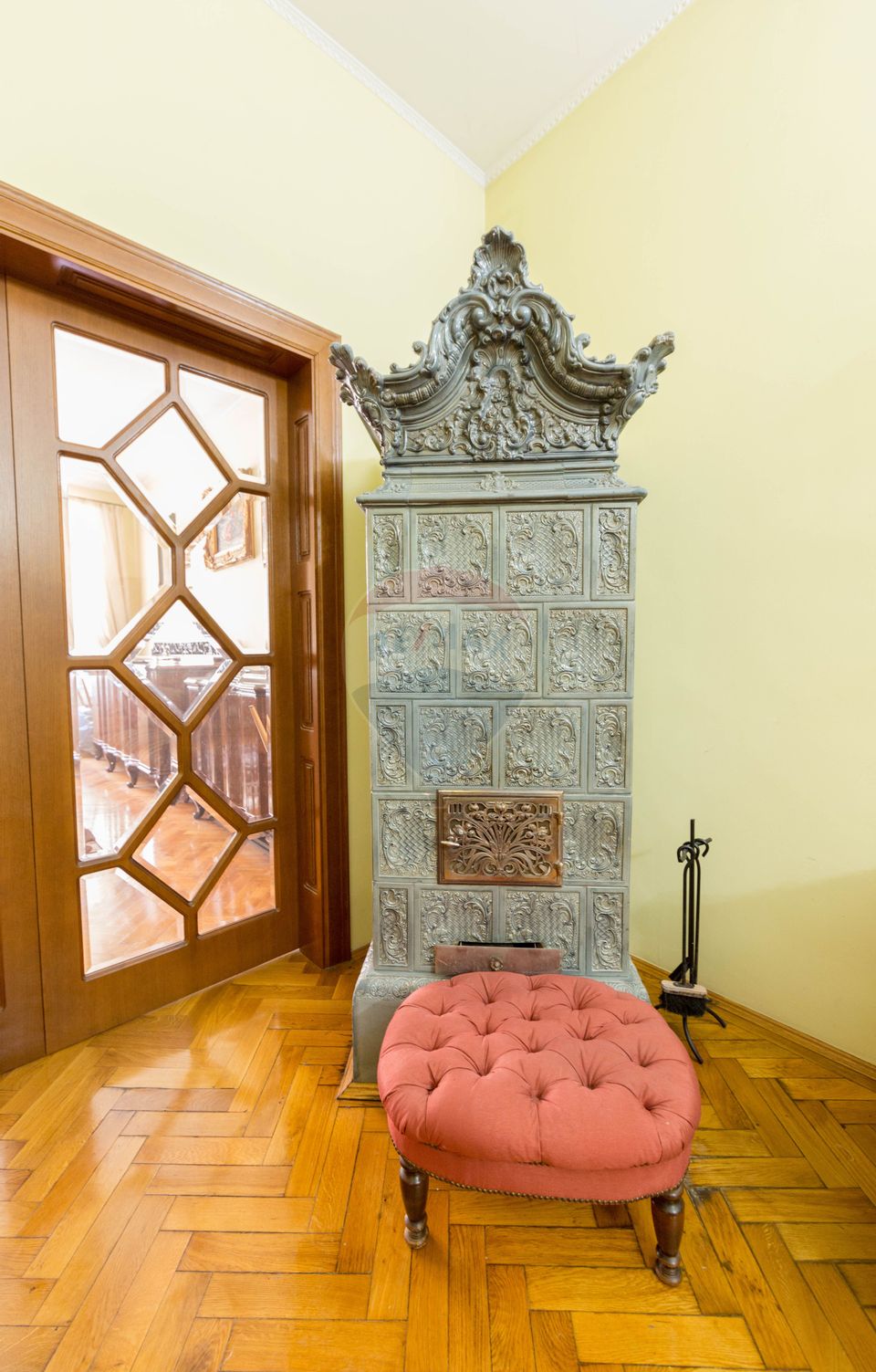 Property Located under Tâmpa composed of 2 Houses and Garden,