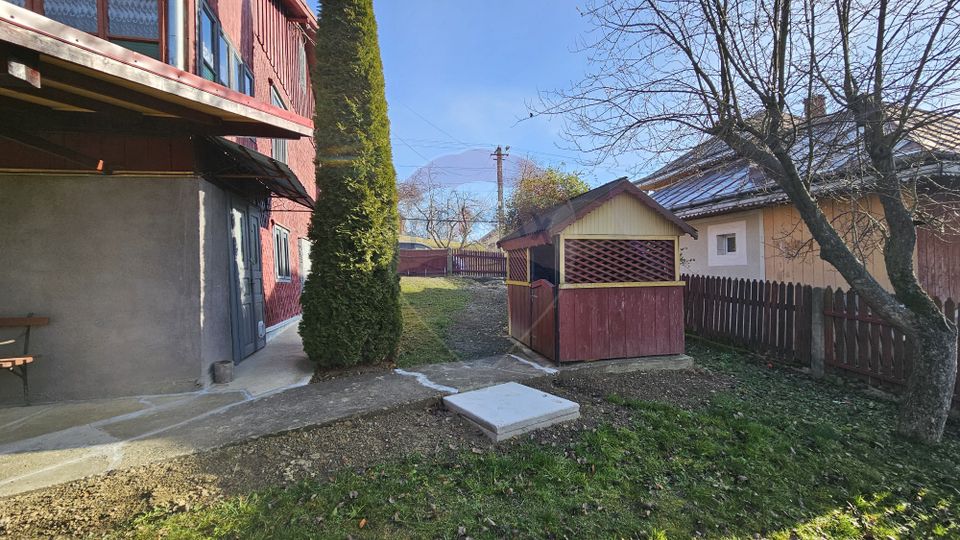 Casă / Vilă cu 3 camere de vânzare-Cacica-Suceava