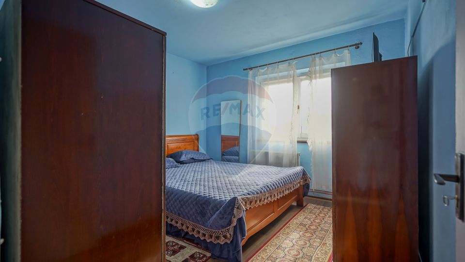 Apartament cu 3 camere de vânzare în zona Bartolomeu
