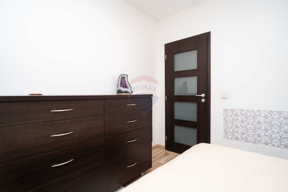 Apartament cu 3 camere de vânzare în zona Nicolina