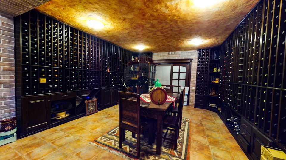 Bijuterie arhitecturală unică | teren de tenis | finisaje premium