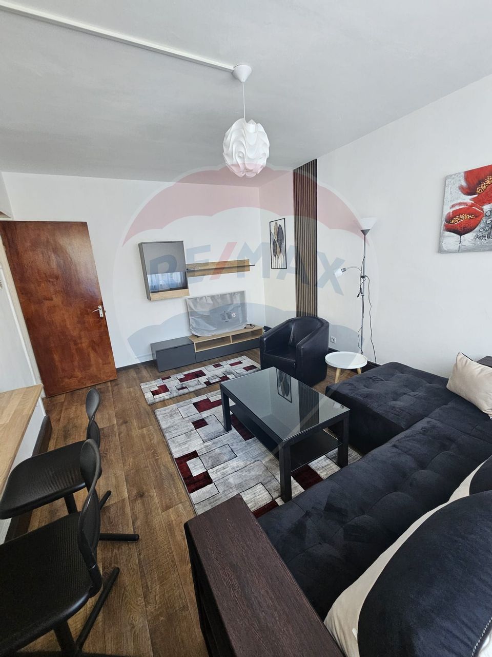 Apartament central cu 3 camere de închiriat