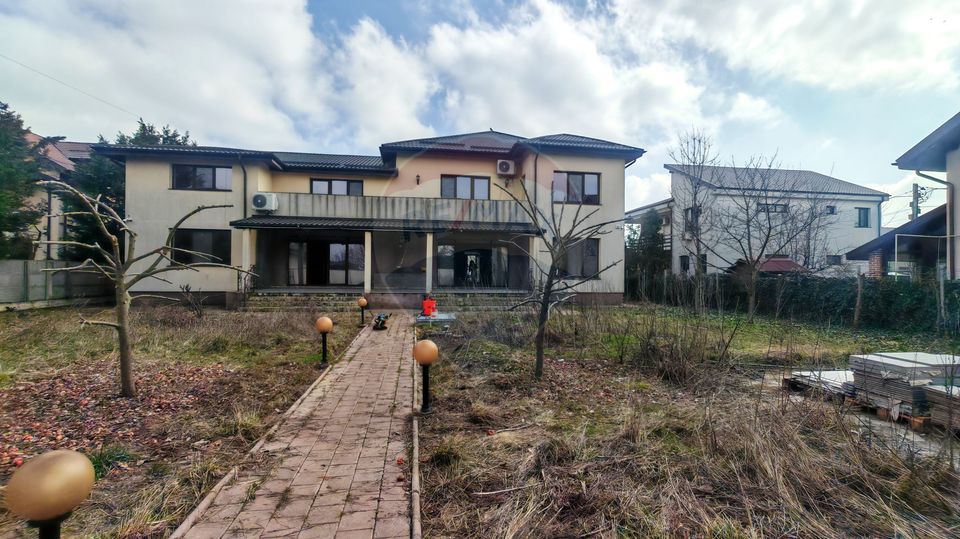 Villa for sale in Berceni, land 1161 sqm | Investment opportunity