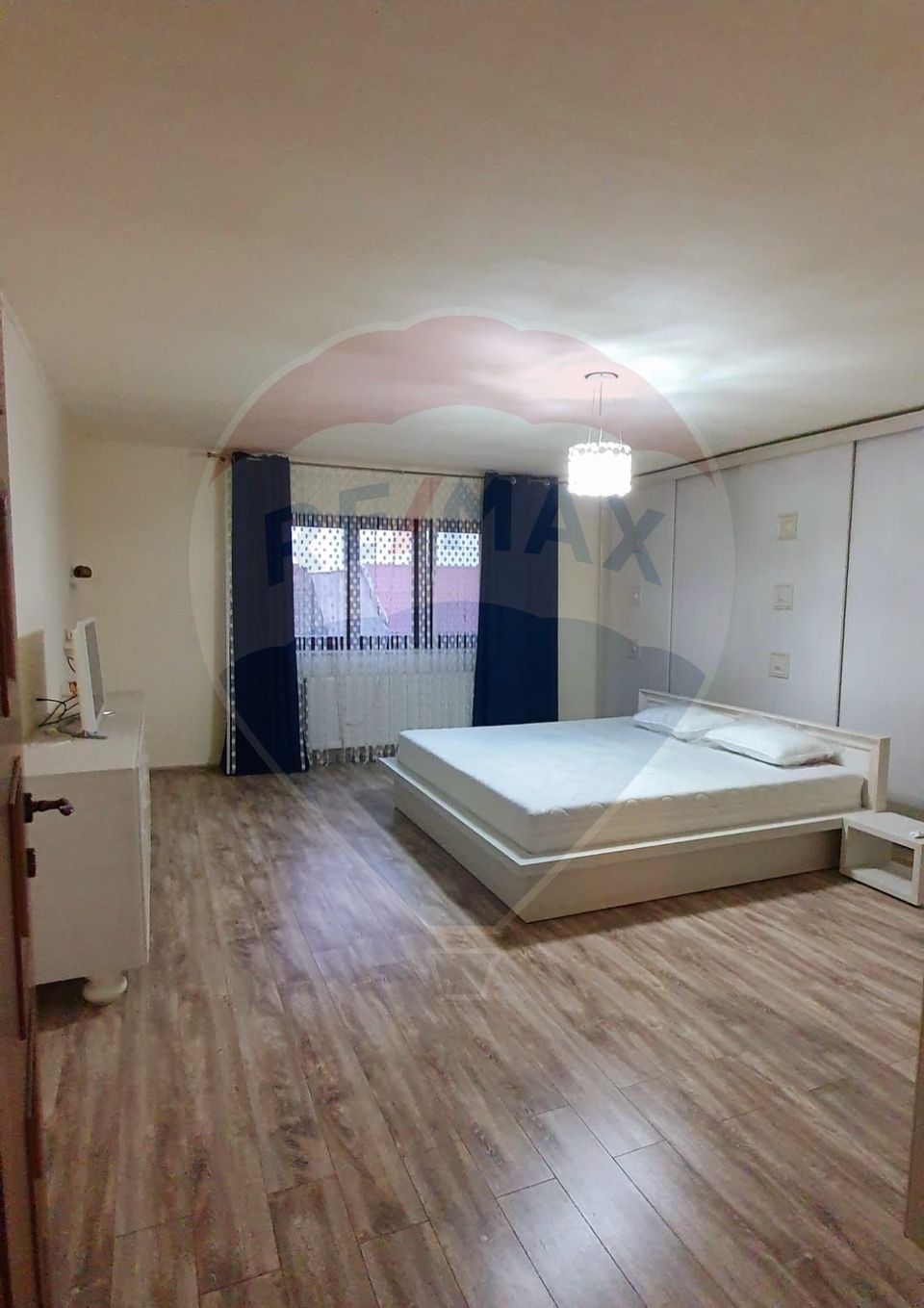 Apartament PREMIUM cu TERASA si curte de inchiriat mobilat ultramodern