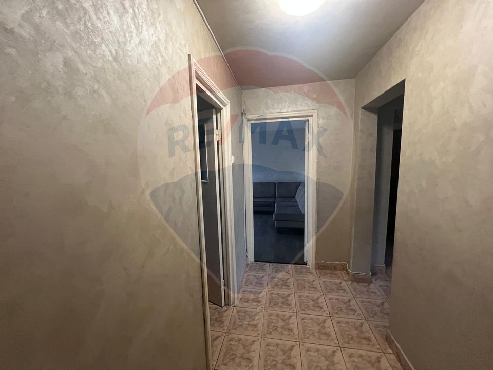 Apartament cu 3 camere de vânzare în zona Narcisa