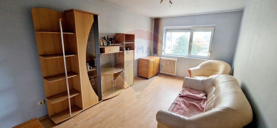 Apartament cu 3 camere de închiriat în zona Aurel Vlaicu