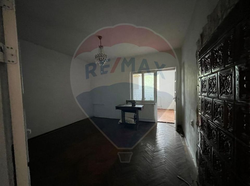 8 room House / Villa for sale