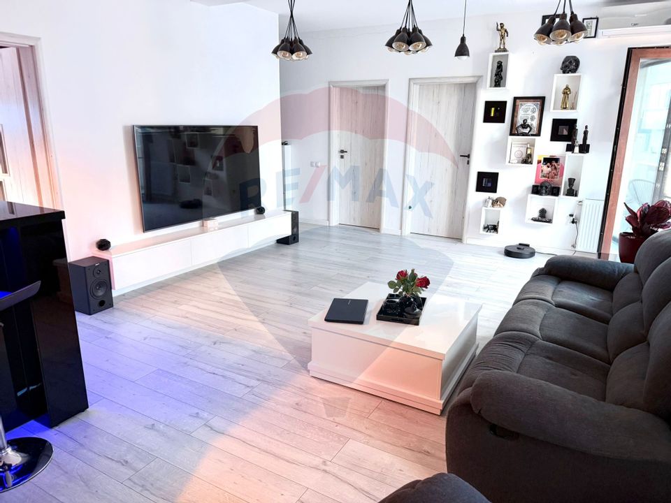 Apartament cu 3 camere + balcon mare - zona de case - Weiner Palada