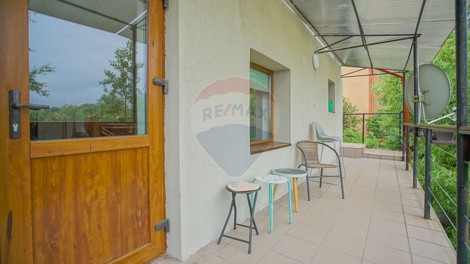 Casa multifunctionala, locuinta si destinatie comerciala Scriitorilor