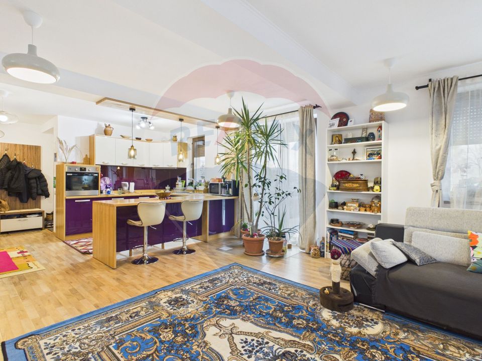 Modern villa 2011, with 5 rooms, 500sqm courtyard and garage