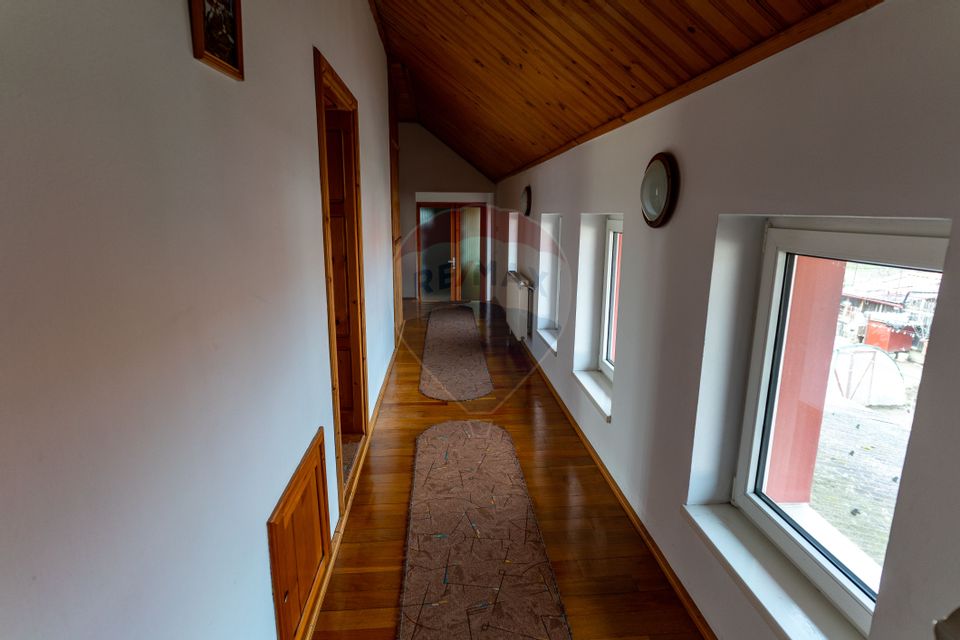 House / Villa with 9 rooms for sale in Orastie, Hunedoara County