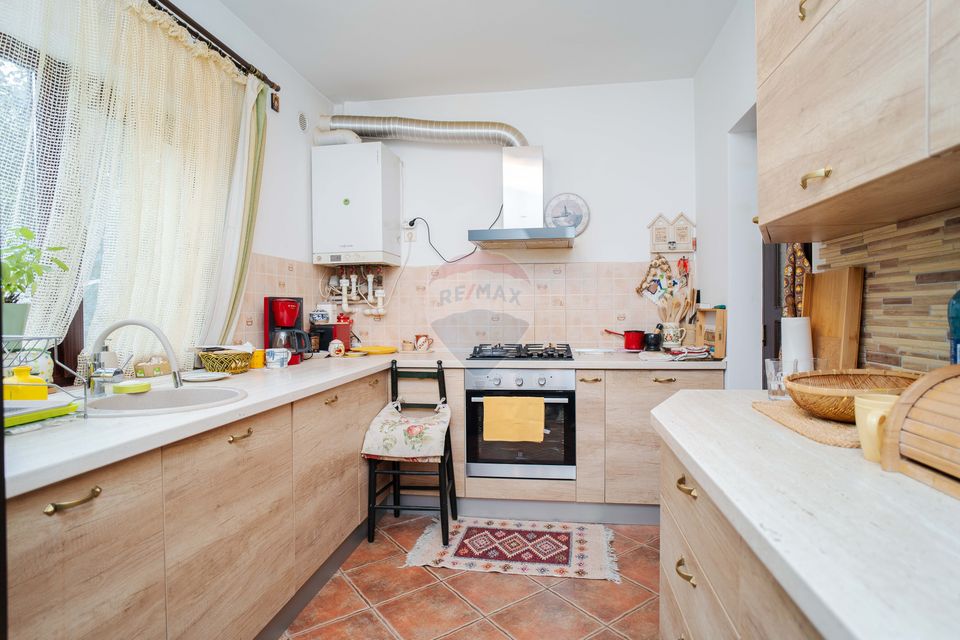 Casă cu Piscină de Vânzare, 500mp Teren, Str. Victoriei-Valea Lupului