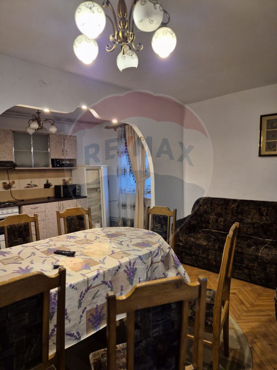 Apartament cu 4 camere de vânzare în zona Central