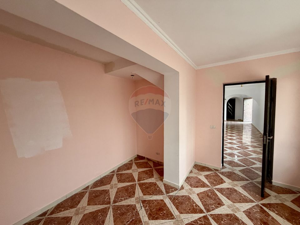 Casă / Vilă cu 8 camere