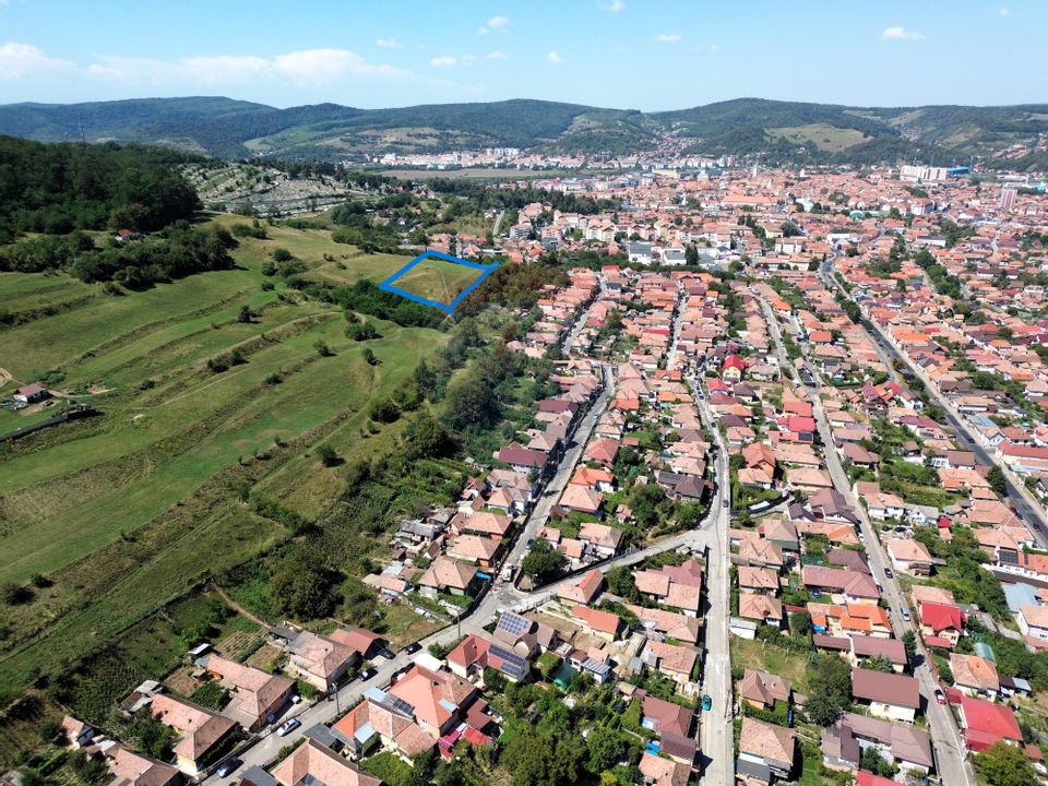 teren cu priveliste deosebita asupra orasului Medias