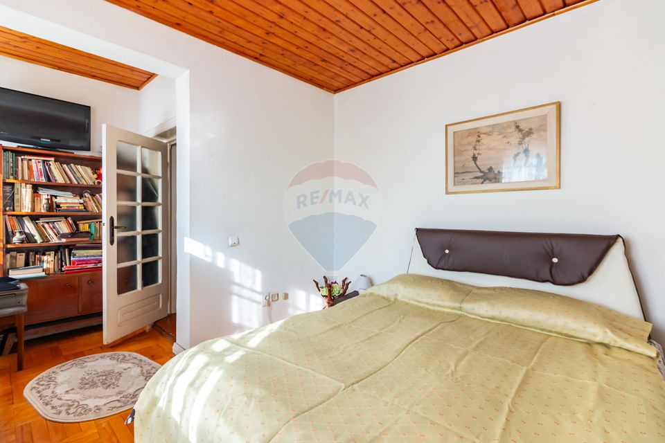 Casă / Vilă cu 4 camere de vânzare în zona Giulesti Sarbi