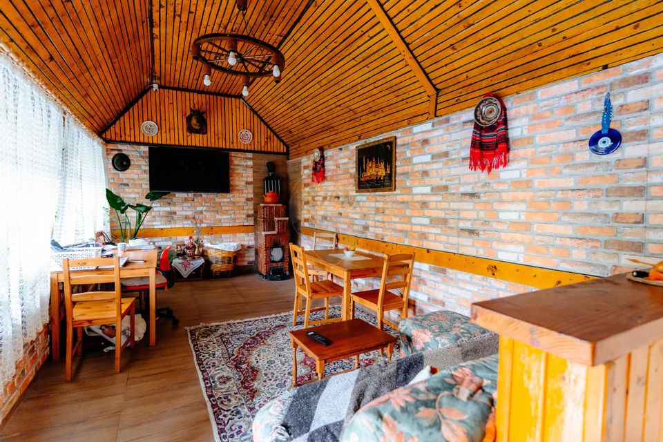 Vânzare pensiune renovată 2025 – 6 camere, Corbșori (Poenari)