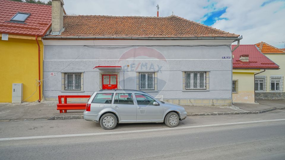 REZERVATA! Casă cu 3 camere, terasă, pod mansardabil, Centrul Istoric