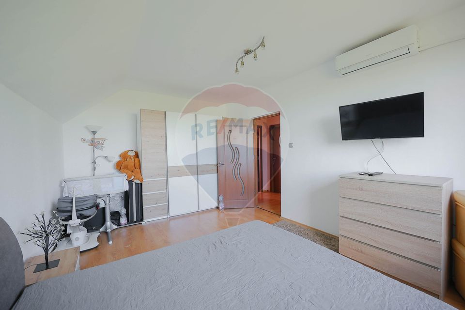 Casă de vânzare cu 1800 mp teren, Paleu