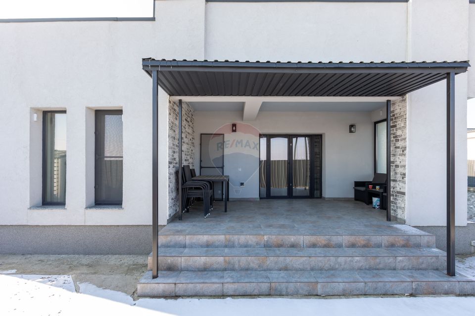 Casă de vânzare - 110 mp,  Serbanesti