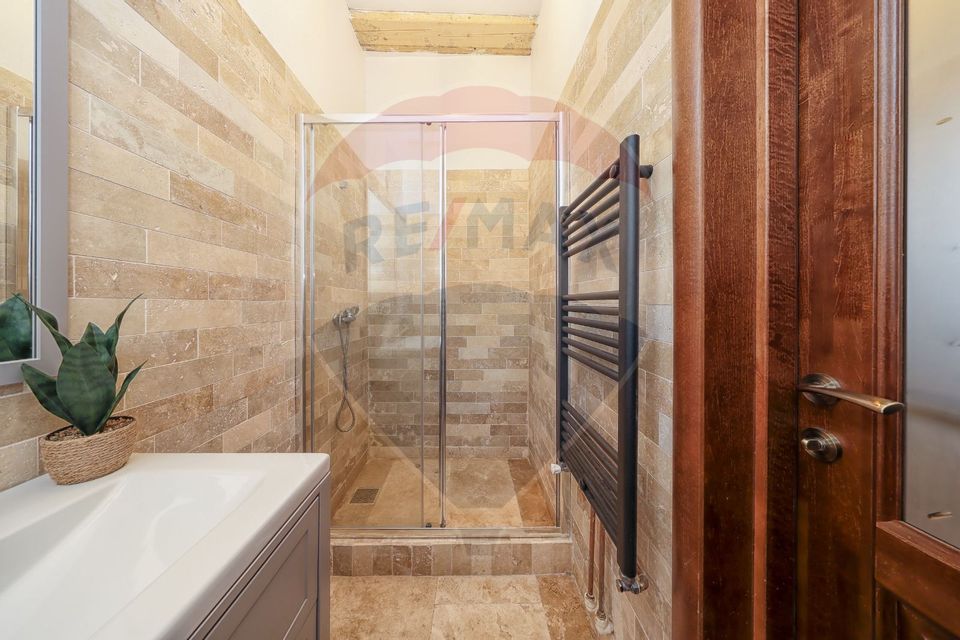 Casă cu 2 camere + curte 40 mp în zona Centrul Istoric