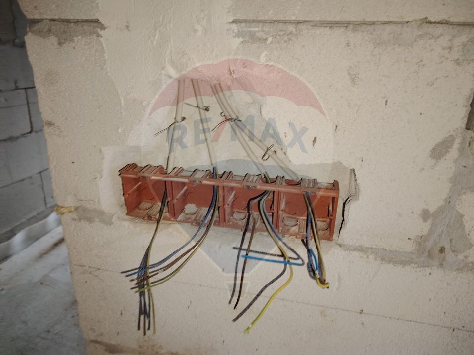 Casă / Vilă cu 8 camere de vânzare