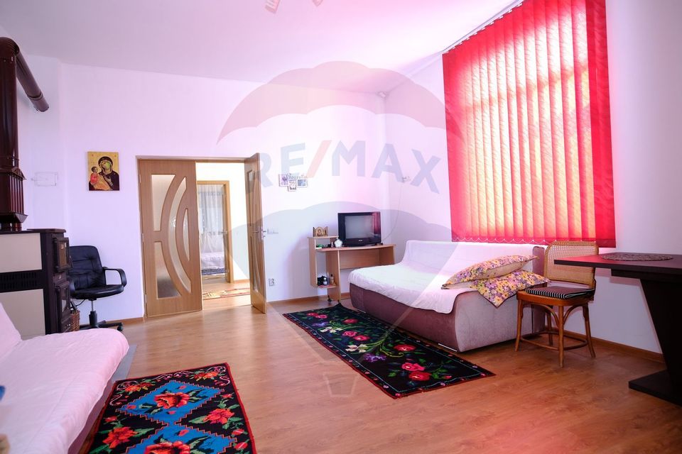 Casa renovata, mobilata si utilata, livada, Lita!