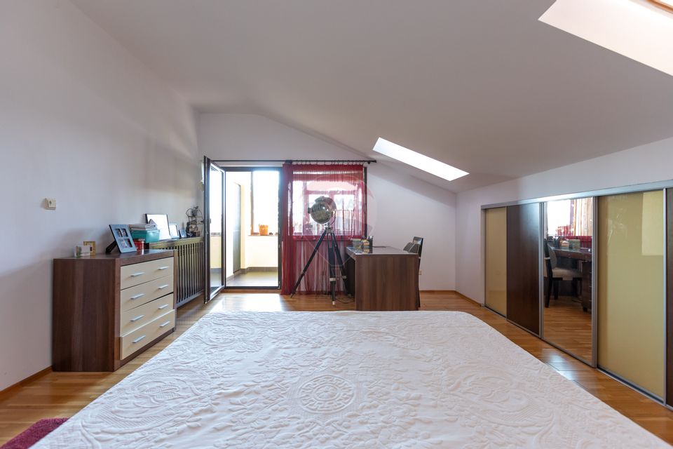 Vilă cu 7 camere de vânzare în zona Centrală Orașul  BUHUȘI