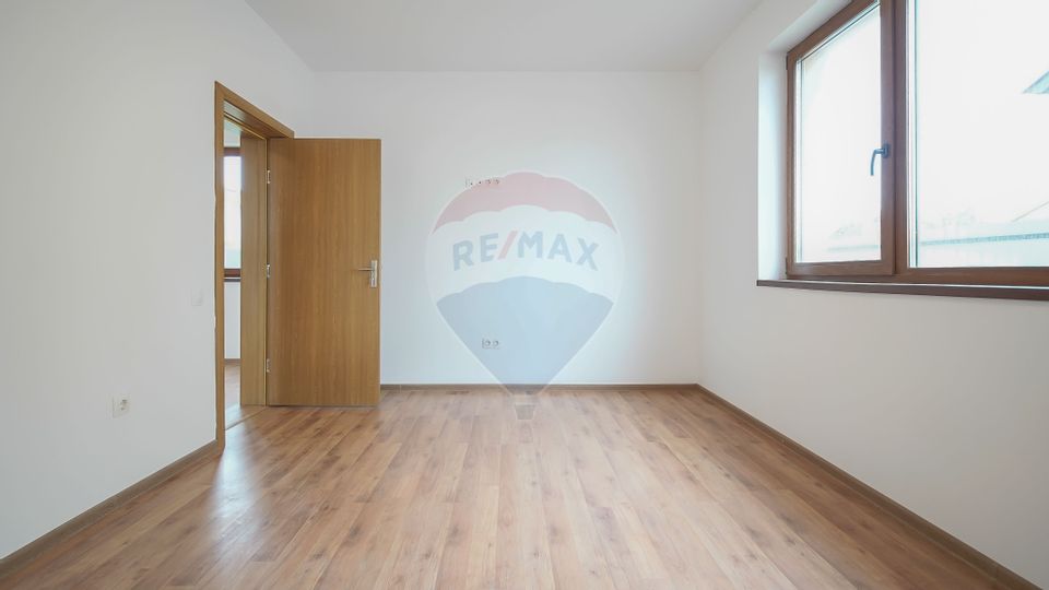 De vânzare - construcție nouă tip duplex - Sânpetru, 5 camere, 345 mp