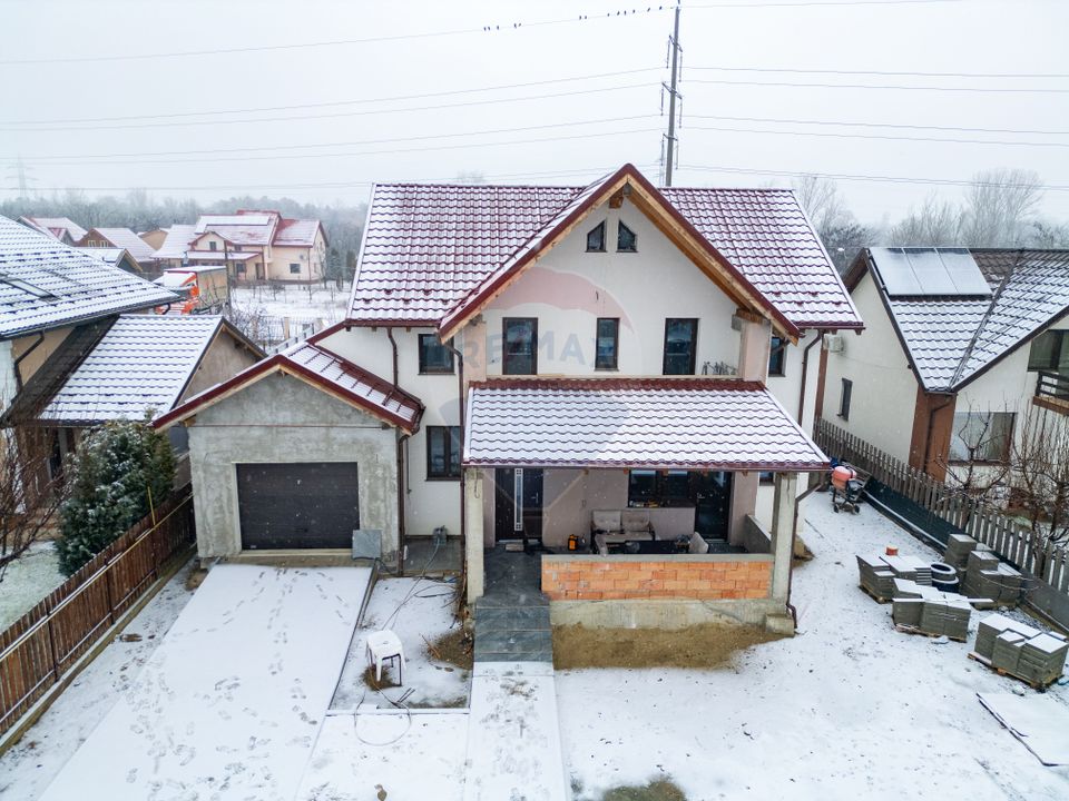Casă / Vilă cu 4 camere de vânzare în Cartier - Gheraiesti