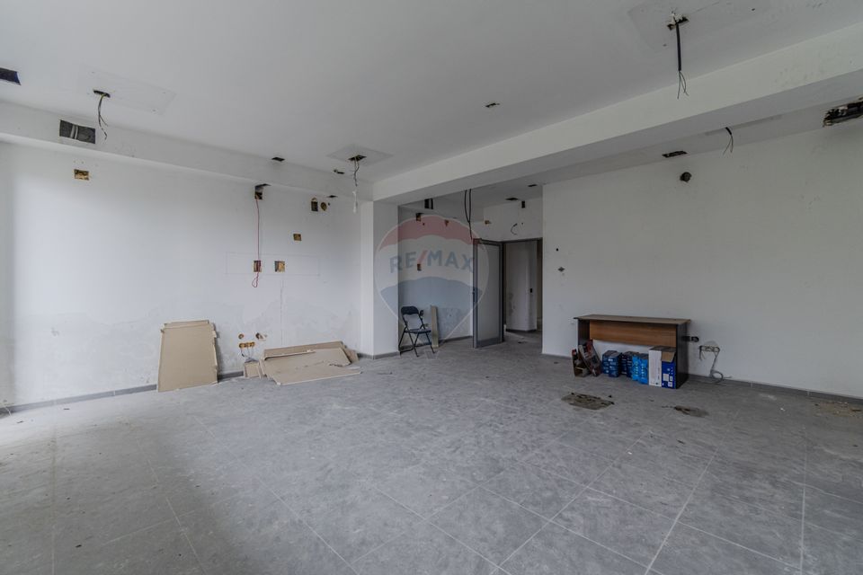 Cladire de 902 mp utili de vânzare, zona Grivitei - DN 13, COMISION 0