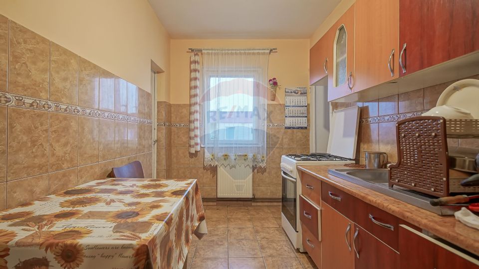 4 room Apartment for sale, Florilor area