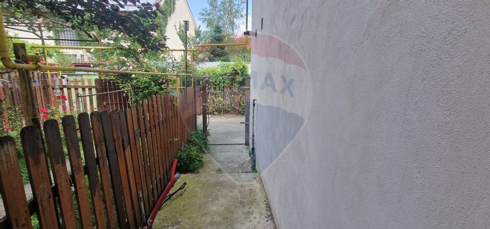 Corp cladire, 3 camere de vânzare, central, CABINET MEDICAL