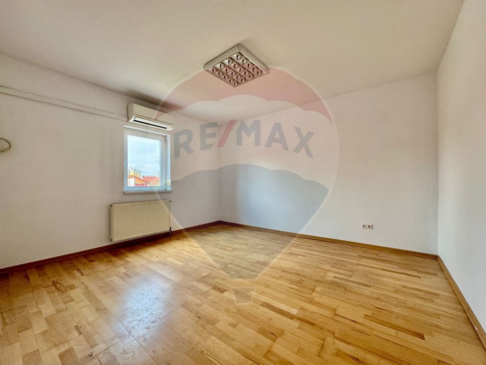 Casă / Vilă cu 7 camere de vânzare în zona Elisabetin