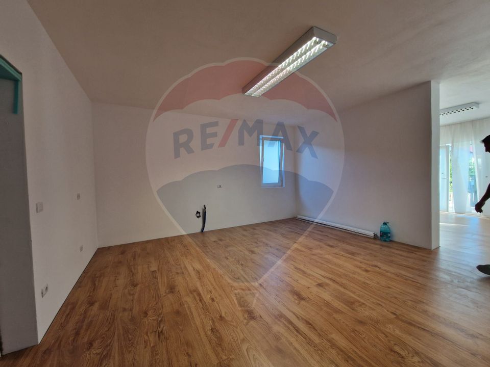 Casă NOUA /  8 camere / Filiasi / zona Piata