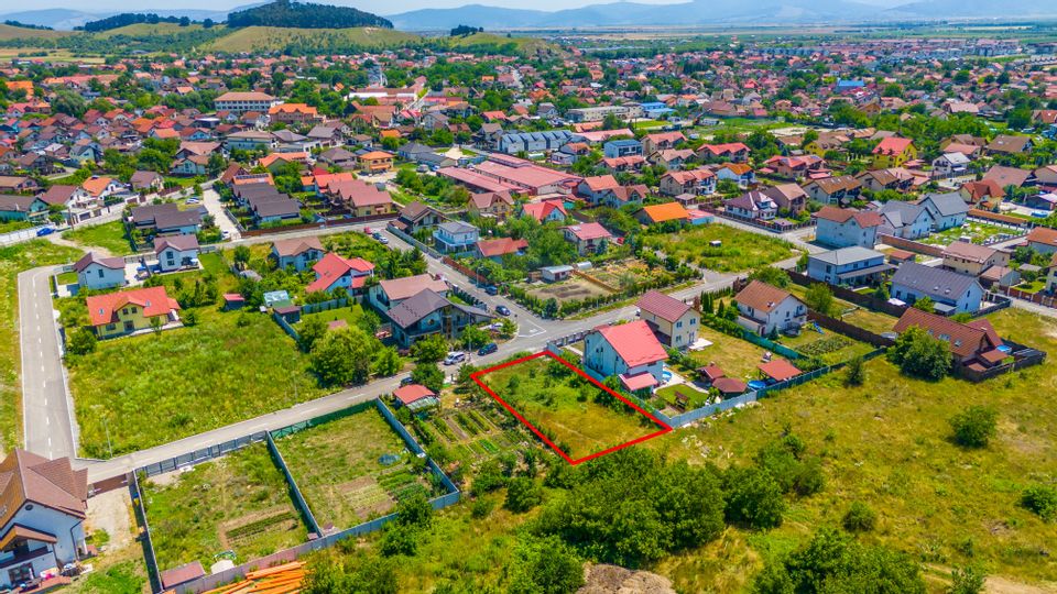 Land 658.67sqm Sanpetru / Strada Paltinului