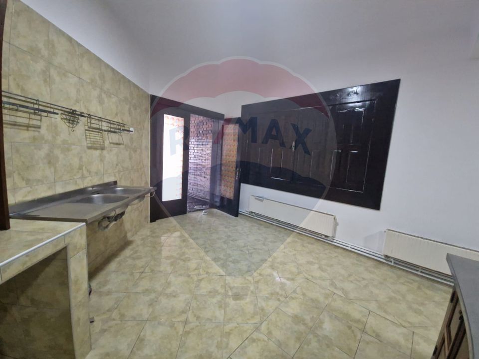 16 room Hotel / Pension for sale